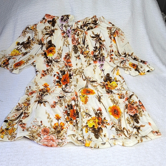 FLOWER &FEATHER Dresses & Skirts - BLOUSE 👚